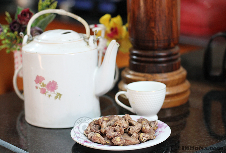 Hạt điều rang muối còn vỏ lụa